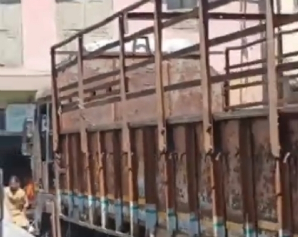 પાટણના જૂનાગંજ બજારમાં પ્રતિબંધ છતાં ભારે વાહનો, ટ્રાફિક જામથી હાલાકી