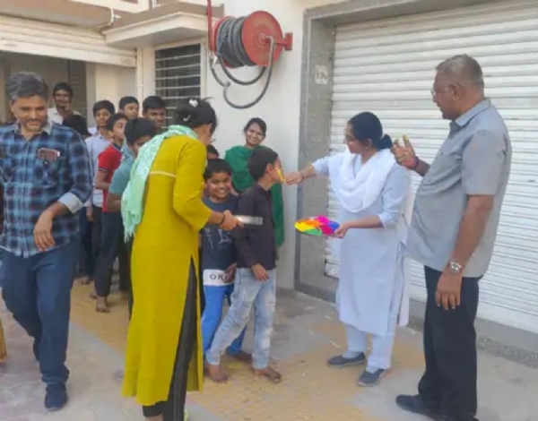 પાટણમાં બહેરા-મૂંગા શાળાના બાળકો દ્વારા ઓર્ગેનિક રંગોથી હોળીની ઉજવણી