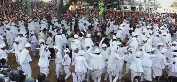 પોરબંદરના ગ્રામ્ય પંથકમાં વિવિધ પરંપરા મુજબ ધુળેટીના પર્વની ઉજવણી કરાય.