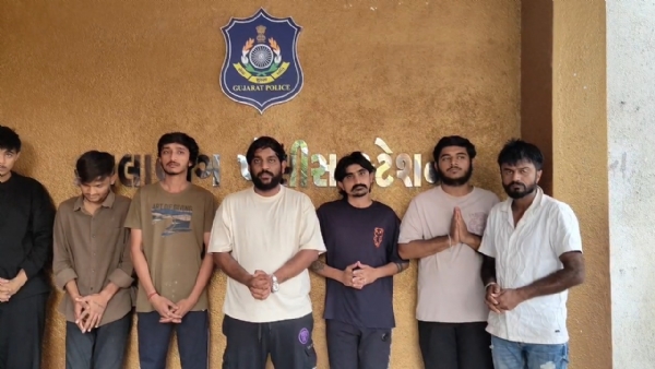 પોરબંદર પોલીસે અસામાજિક તત્વોનો રંગ ઉતારી દીધો.