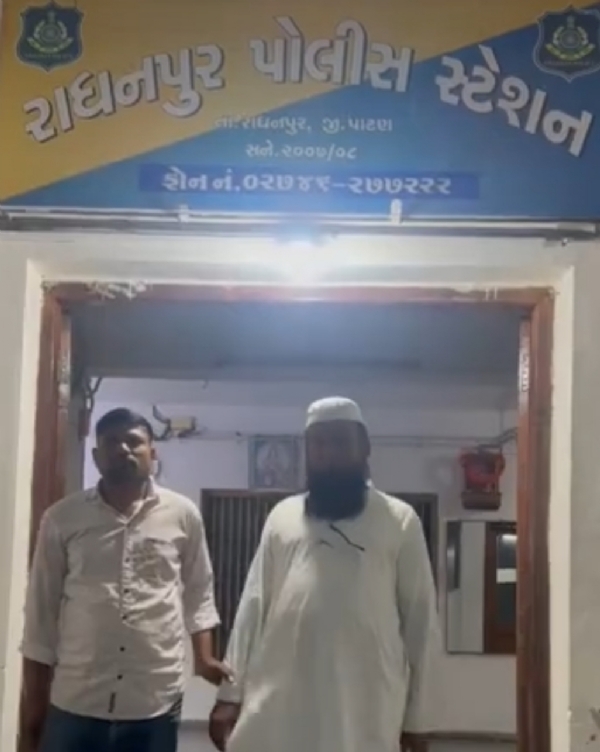 રાધનપુરમાં નકલી ડોક્ટર ઝડપાયો, S.O.G.ના દરોડો