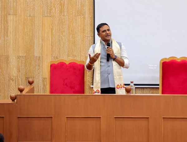 કર્ણાવતી યુનિવર્સિટીમાં એન.એસ. એસ વિભાગ દ્વારા વિશેષ માર્ગદર્શન