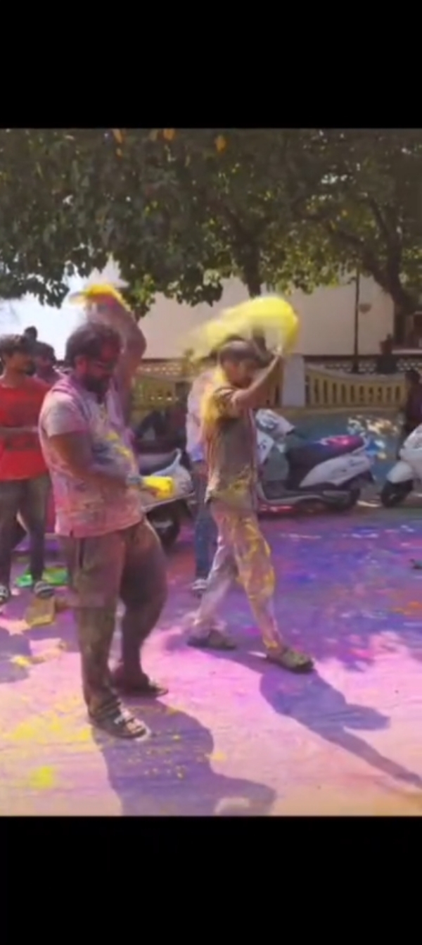 પોરબંદર પોલીસે અસામાજિક તત્વોનો રંગ ઉતારી દીધો.