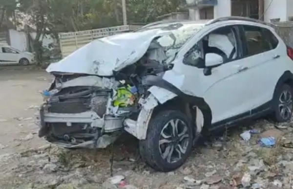 પાલ-ઉમરા બ્રિજ પર ડોક્ટરની કારનો અકસ્માત