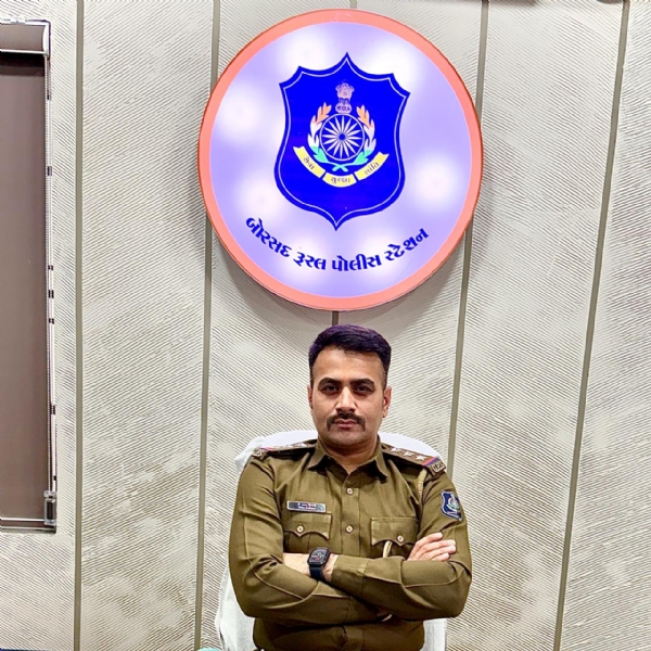 પોલીસ ઇન્સ્પેક્ટર ડી.આર. ચૌધરી