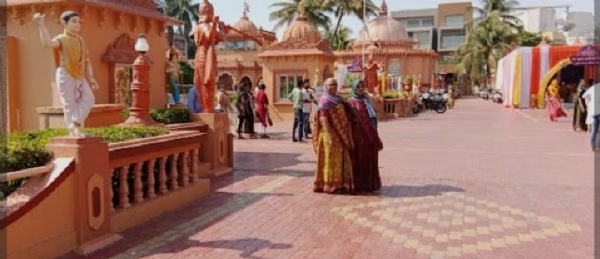 ડીંડોલી વિસ્તારમાં આવેલા સણિયા કણદે રોડ પર સ્થિત આત્મીય સંસ્કારધામ સ્વામિનારાયણ મંદિર file photo