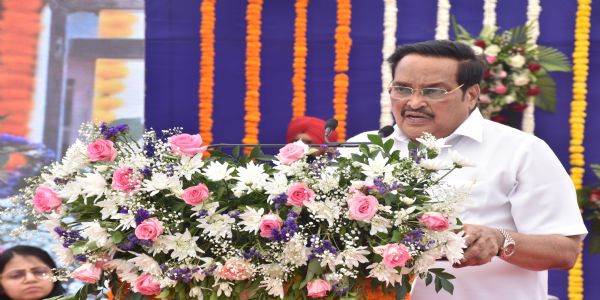 ગણદેવીના ખાપરીયા ગામે રૂ. 3.51 લાખના પરકોલેશન પિટ અને રિચાર્જ પિટની કેન્દ્રીય મંત્રી સી.આર. પાટીલે મુલાકાત લીધી