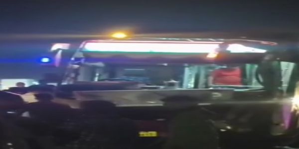 NH-48 પર સિસોદ્રા નજીક બસ અને ટેન્કર વચ્ચે અથડામણ, 30થી વધુ મુસાફરો સુરક્ષિત