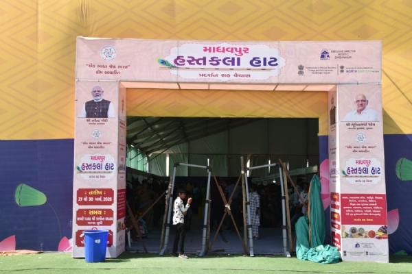 ઉત્તરપૂર્વીય કારીગરોની કલા કસબે માધવપુર મેળામાં આકર્ષણ જમાવ્યું.