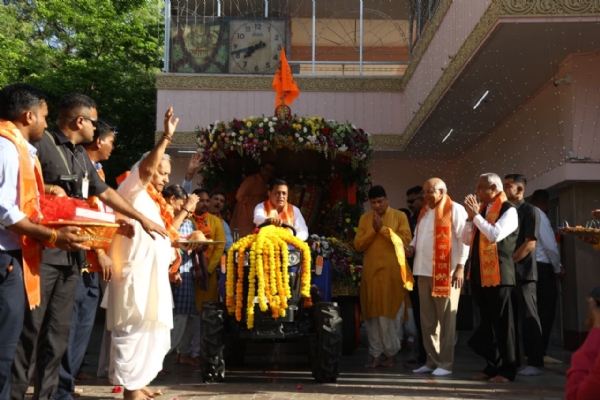 મુખ્યમંત્રીએ પ્રસ્થાન કરાવ્યું