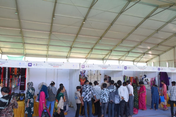 માધવપુર ઘેડનો લોકમેળો ભારતની વિવિધ સંસ્કૃતિને જોડતો મેળો:રાજકોટના પ્રવાસી ભીખુભાઈ.