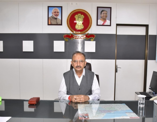 જિલ્લા કલેકટર પી.બી.પંડ્યા