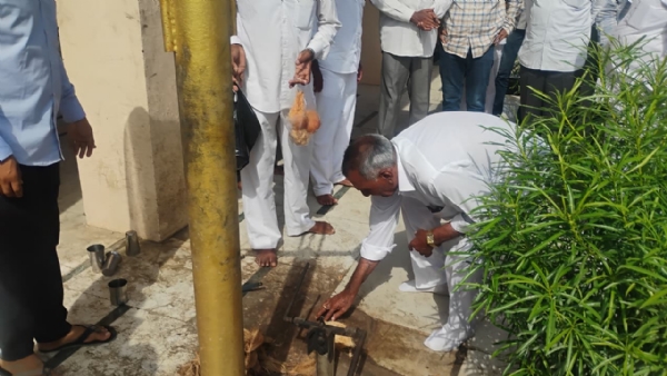 વન અને પર્યાવરણ મંત્રી અર્જુન મોઢવાડિયાના હસ્તે પોરબંદર જિલ્લાના ગ્રામ્ય વિસ્તારમાં ગ્રામ પંચાયત ભવનોના ખાતમુહૂર્ત.