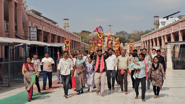 Ambaji ma aastha ni bhid