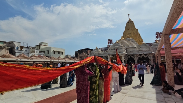 Ambaji ma aastha ni bhid