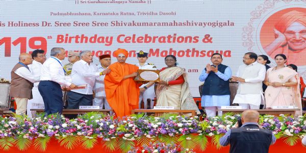 સિદ્ધગંગા મઠની સેવા રાષ્ટ્રના વિકાસ માટે પ્રેરણારૂપ છે: દ્રૌપદી મુર્મુ