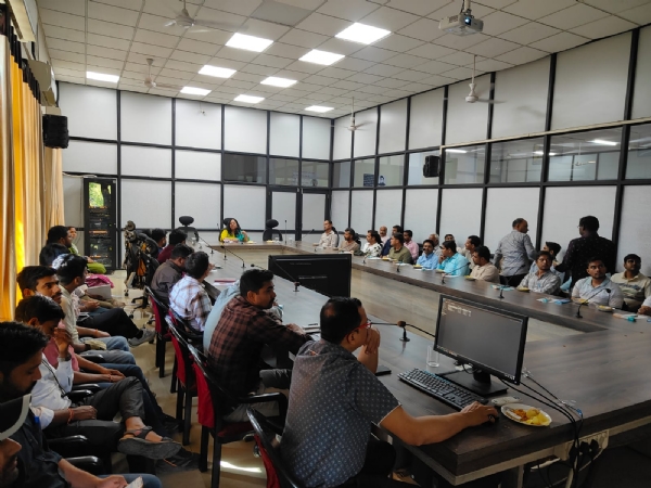 ભાવનગર સ્થિત સવારી ડિબ્બા મરામત કારખાનામાં રાજભાષા સંબંધિત નિરીક્ષણ