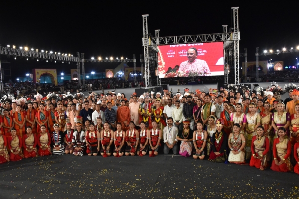 ‘શ્યામ શબદ’ ગ્રુપની પ્રસ્તુતિઓએ માધવપુર ઘેડ મેળાને બનાવ્યો કૃષ્ણ ભક્તિમય.