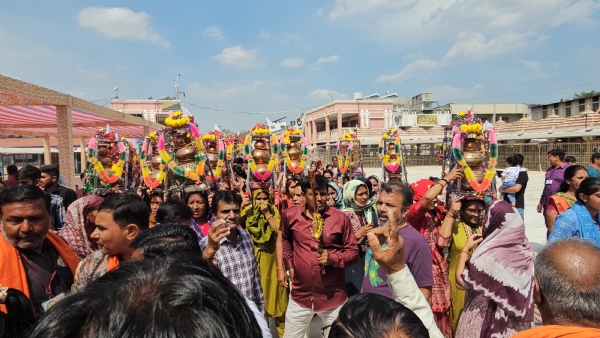 Ambaji ma aastha ni bhid