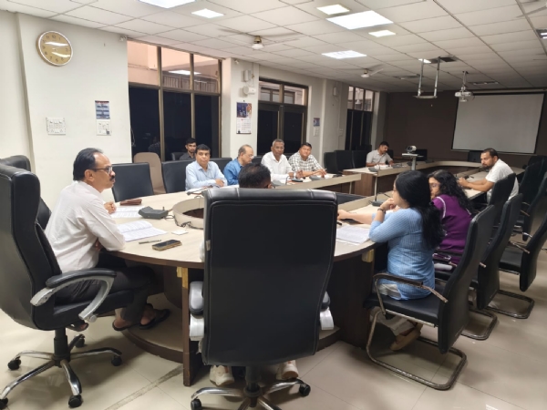 જિલ્લા કલેક્ટરના અધ્યક્ષ સ્થાને આવશ્યક ચીજવસ્તુઓની અવિરત સપ્લાય માટે જિલ્લા સ્તરીય સમિતિની બેઠક યોજાઈ.