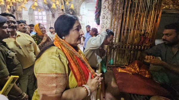 ANURADHA-PONDVAL-AMBAJI-PAHOCH