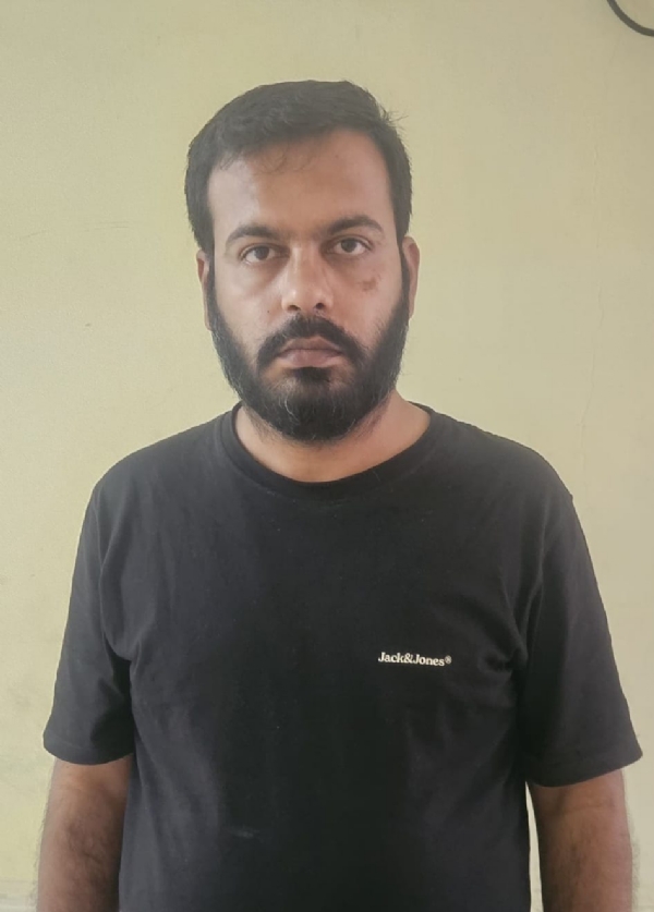 પ્રિહીબિશન ના ગુન્હામાં ફરાર આરોપી ઝડપાયો.