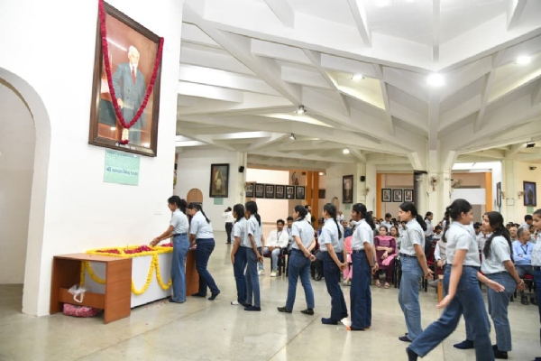 ગુજરાત વિધાનસભાના અધ્યક્ષએ ક્રાંતિવીર સરદારસિંહ રાણાની 156મી જયંતિ નિમિત્તે પોડિયમ ખાતે પુષ્પાંજલિ અર્પણ કરી