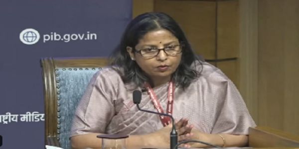 દેશભરના એલપીજી વિતરકો અને પેટ્રોલ પંપ પાસે પૂરતો ઇંધણ સ્ટોક : સુજાતા શર્મા