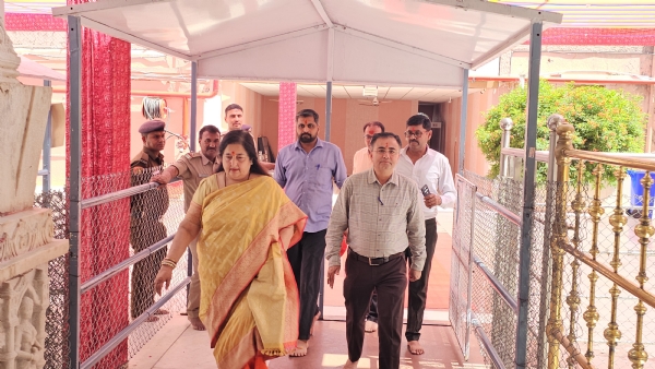 ANURADHA-PONDVAL-AMBAJI-PAHOCH