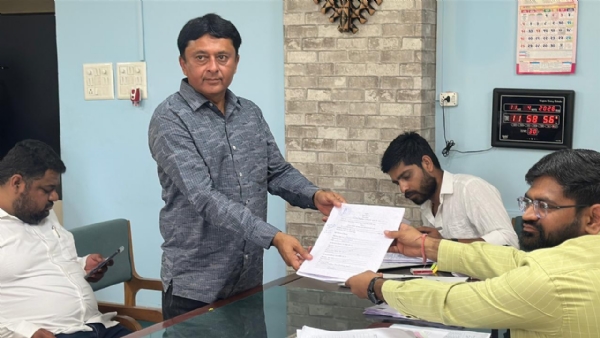 અંતિમ દિવસે ઉમેદવારો ફોર્મ ભરવા ઉમટી પડ્યા.