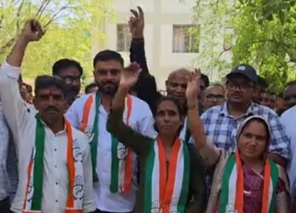 પાટણ નગરપાલિકા ચૂંટણીમાં ઉમેદવારીના અંતિમ દિવસે ભારે હલચલ પાટણ નગરપાલિકા ચૂંટણીમાં ઉમેદવારીના અંતિમ દિવસે ભારે હલચલ