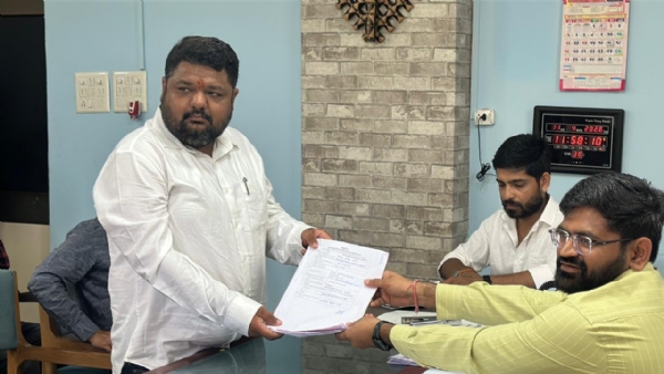 અંતિમ દિવસે ઉમેદવારો ફોર્મ ભરવા ઉમટી પડ્યા.