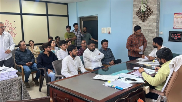 અંતિમ દિવસે ઉમેદવારો ફોર્મ ભરવા ઉમટી પડ્યા.