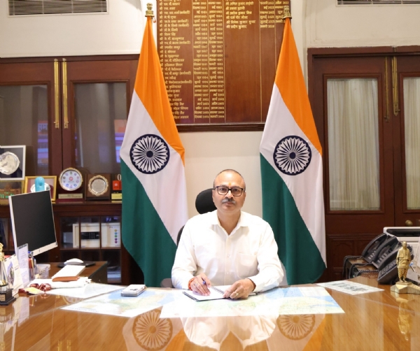 ભારતીય રેલવે ઇન્જિનિયર્સ સર્વિસ (IRSE) ના 1990 બેચના વરિષ્ઠ અધિકારી