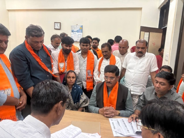 જોટાણા તાલુકા પંચાયત કચેરીએ ઉમેદવારો સાથે સાંસદ હરિભાઈ પટેલે નામાંકન ફોર્મ ભર્યા