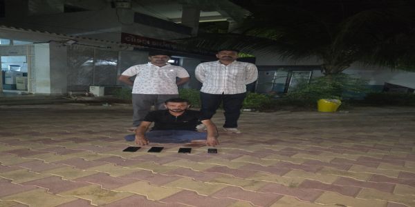 IPL-2026 દરમિયાન ભુજમાં ક્રિકેટ સટ્ટાબાજીનો ભંડાફોડ: લાખો રૂપિયાની ઓનલાઈન બેટિંગ સાથે એક ઝડપાયો, બે ફરાર