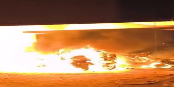 સારોલી ખાતે રહેણાંક પાર્કિંગમાં ભયાનક આગ, 17થી વધુ વાહનો ભસ્મ