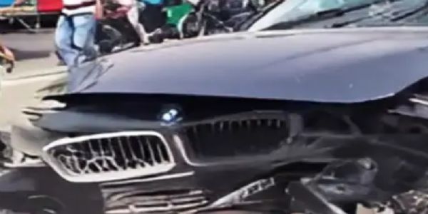 સચિન GIDC પાસે કાર અકસ્માત: BMW ગટરના ઢાંકણ સાથે અથડાતાં મહિલાનું મોત