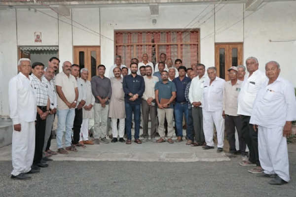 મંત્રી કૌશિક વેકારીયાની જંગર ખાતે બેઠક: ચૂંટણી તૈયારી માટે વ્યૂહરચના ઘડાઈ મંત્રી કૌશિક વેકારીયાની જંગર ખાતે બેઠક: ચૂંટણી તૈયારી માટે વ્યૂહરચના ઘડાઈ