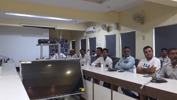 આંબેડકર જયંતિ પૂર્વે પોલીસ દ્વારા શાંતિ સમિતિની બેઠક યોજાઈ.