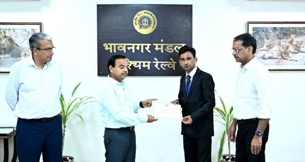 ટિકિટ ચેકિંગમાં ઉત્કૃષ્ટ કામગીરીઃ ભાવનગર મંડળના 5 કર્મચારીઓ