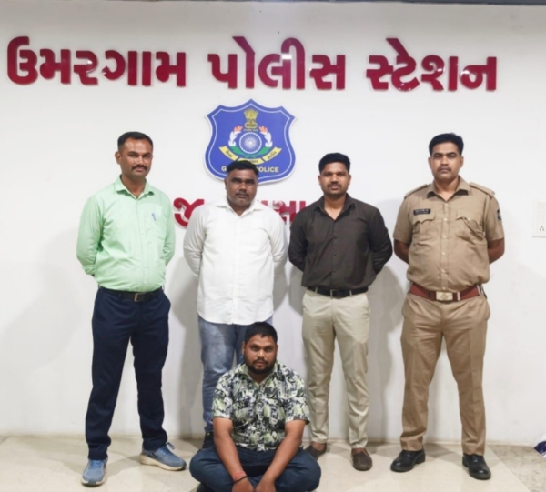 ફરાર આરોપી ઉમરગામ પોલીસના હાથે ઝડપાયો