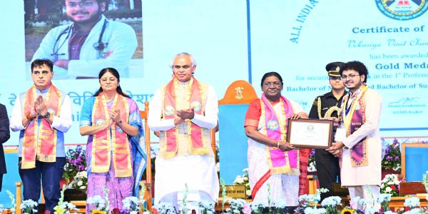 રાષ્ટ્રપતિ દ્રૌપદી મુર્મુ રાજકોટ ખાતે એઈમ્સ-રાજકોટના પ્રથમ પદવીદાન સમારોહમાં રહ્યા ઉપસ્થિત