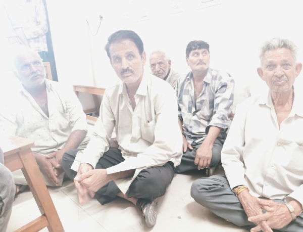 કુતિયાણામાં જાહેરમાં જુગાર રમી રહેલ પાંચ શખ્સો ઝડપાયા.