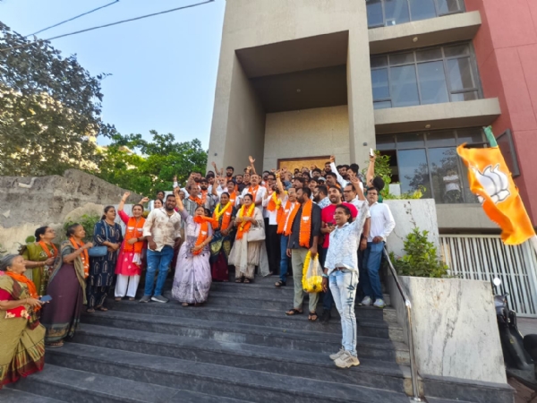 મનપા ને બેઠકો બિનહરીફ થતા ભાજપ કાર્યાલય ખાતે ઉજવણી કરાઈ.