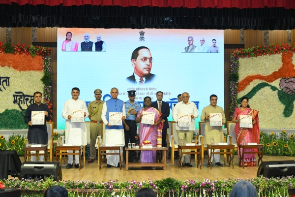 સમાજના અંતિમ છેવાડાના માનવીને મુખ્યધારામાં લાવવો એ જ સાચી રાષ્ટ્રસેવા રાષ્ટ્રપતિ દ્રૌપદી મુર્મુ સમાજના અંતિમ છેવાડાના માનવીને મુખ્યધારામાં લાવવો એ જ સાચી રાષ્ટ્રસેવા રાષ્ટ્રપતિ દ્રૌપદી મુર્મુ