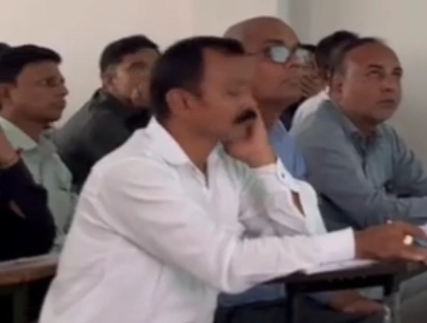 પાટણ નગરપાલિકા ચૂંટણી માટે સ્ટાફની તાલીમ શિબિર યોજાઈ. પાટણ નગરપાલિકા ચૂંટણી માટે સ્ટાફની તાલીમ શિબિર યોજાઈ.