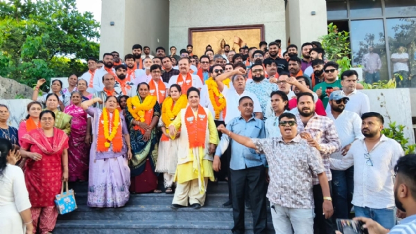 મનપા ને બેઠકો બિનહરીફ થતા ભાજપ કાર્યાલય ખાતે ઉજવણી કરાઈ.