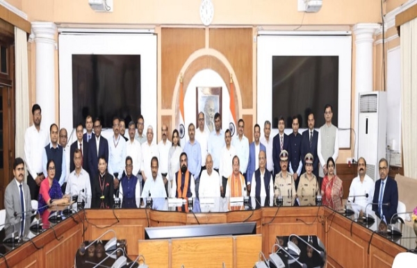 મુખ્યમંત્રી નીતીશ કુમારની અધ્યક્ષતામાં મંત્રીમંડળની બેઠક મુખ્યમંત્રી નીતીશ કુમારની અધ્યક્ષતામાં મંત્રીમંડળની બેઠક