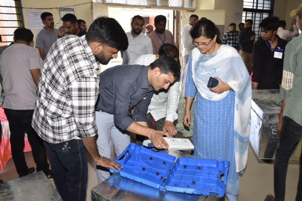 ઇવીએમ ફાળવણી પ્રક્રિયા પૂર્ણ ઇવીએમ ફાળવણી પ્રક્રિયા પૂર્ણ